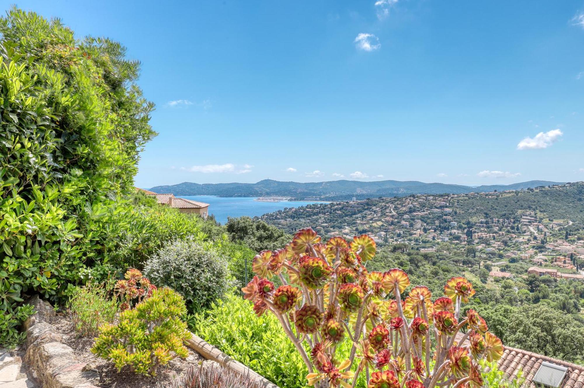 Apartament Exceptional View In Saint-Clair For 4 People Le Lavandou Zewnętrze zdjęcie